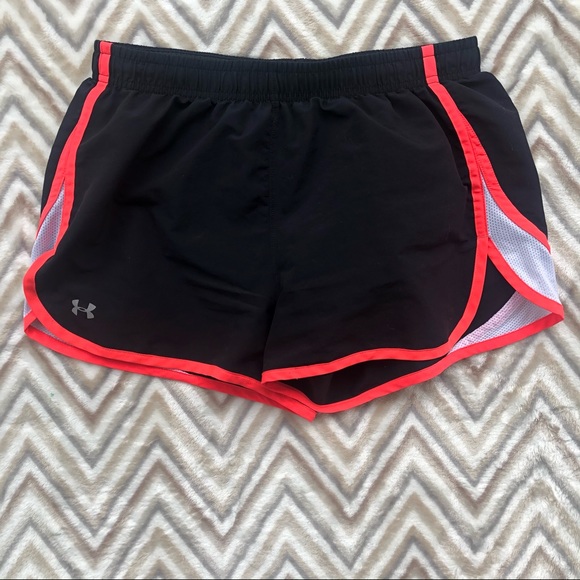 Under Armour Pants - Under Armour semi fitted shorts
